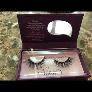 Velour lashes ‘take it and go’